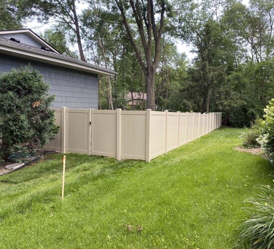 Tan Vinyl Privacy Fence Mn (2)