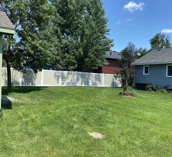 Two Tone Vinyl Privacy Fence Mn (1)