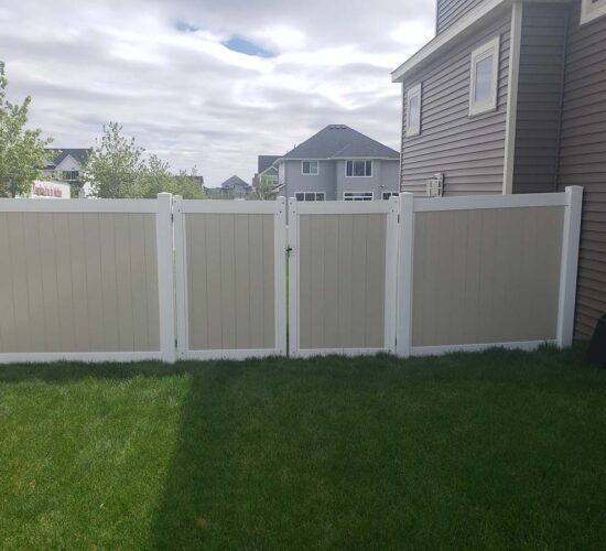 Two Tone Vinyl Privacy Fence Mn 18