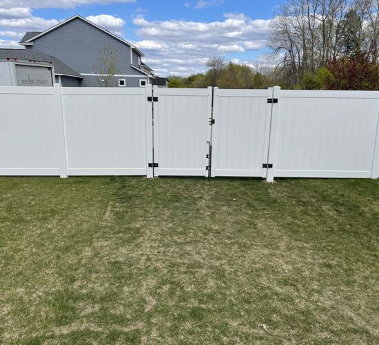 White Vinyl Privacy Fence Minnesota (3)