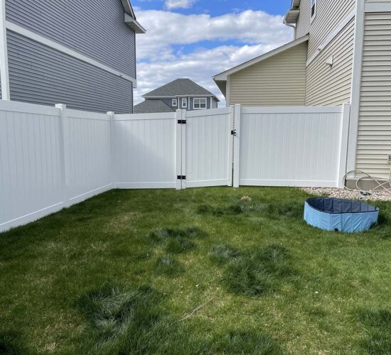 White Vinyl Privacy Fence Minnesota (4)